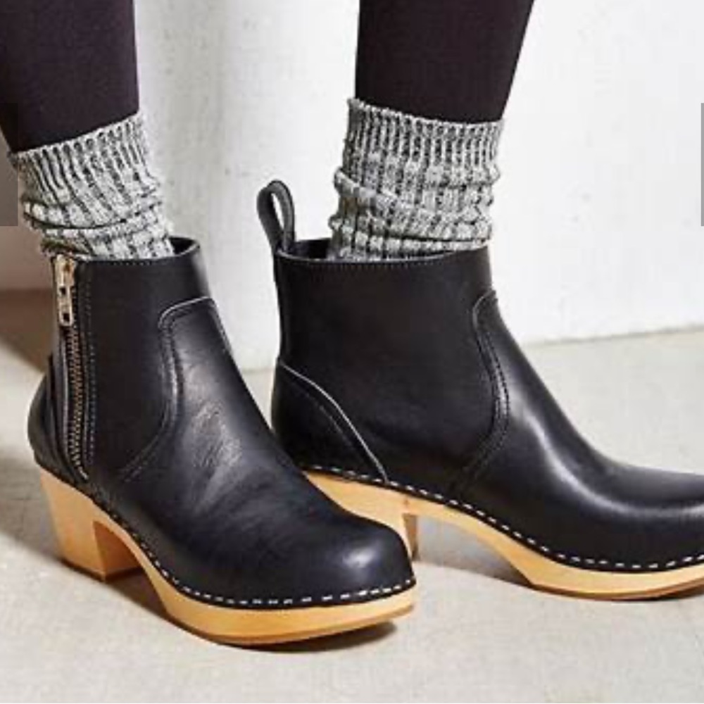 Swedish Hasbeens Zip It Emy Ankle Black size 38. Like New.